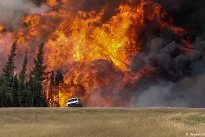 Лісові пожежі у Канаді: влада залучає військових