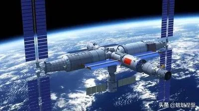 Астронавты "Шэньчжоу-12" впервые в истории вышли в открытый космос
