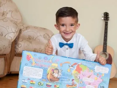 Назвав майже 200 країн світу за контуром на карті: 6-річний школяр зі Львівщини встановив рекорд України