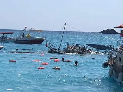 У Туреччині затонув екскурсійний катер, загинула дитина