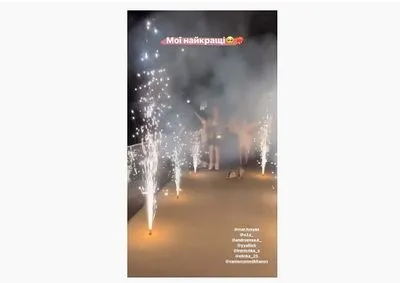Праздновали 18-летие подруги на мемориале Небесной сотни с фейерверками и танцами: во Львове открыли дело