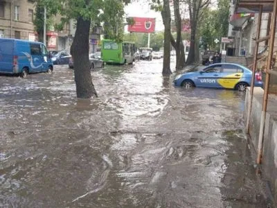 Одесские улицы затопило после сильного дождя