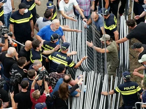 В Грузии задержали напавших на журналистов во время беспорядков из-за проведения ЛГБТ-марша