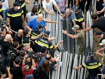 У Грузії затримали нападників на журналістів під час заворушень через проведення ЛГБТ-маршу