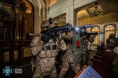 У київській синагозі провели навчання з антитерору: СБУ з автоматами "звільняла із заручників" посла Ізраїлю