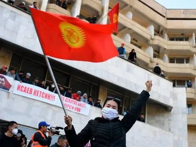 Двох експрезидентів Киргизстану оголосили у розшук