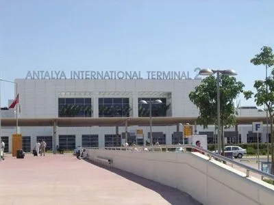 Рейс Анталія-Одеса затримався на понад 10 годин: у МЗС назвали причини