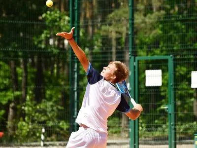 Теннис: украинец с победы стартовал на юниорском "Уимблдоне"