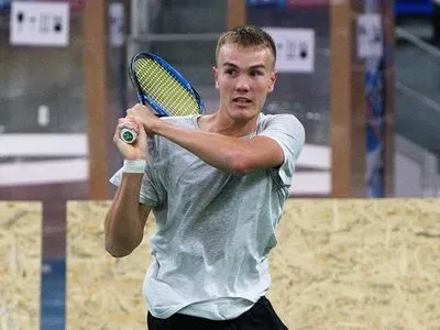 Теннис: украинец в третий раз в карьере пробился в полуфинал международного турнира