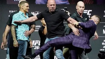 UFC: Макгрегор пытался ударить Порье во время пресс-конференции