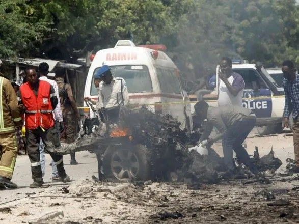В столице Сомали террорист подорвался в автомобиле: погибли 8 человек