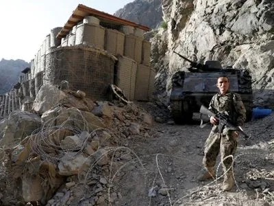 Правительственные войска Афганистана отразили у талибов два района страны, боевики же - захватили четыре других