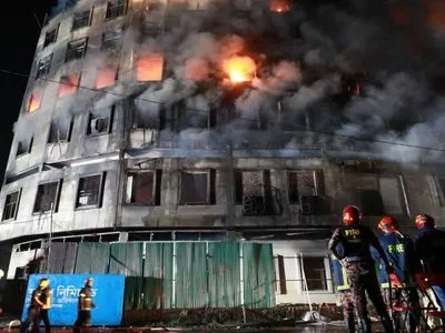 Власника заводу в Бангладеш, де в результаті пожежі загинули 52 людини, заарештували