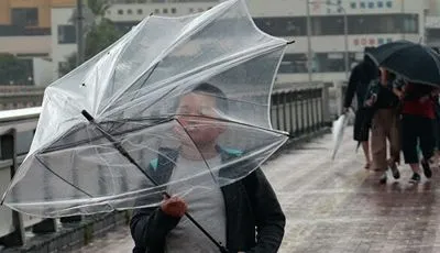 Влада Японії рекомендувала понад 400 тис. осіб евакуюватись через зливи