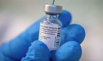 Pfizer требует одобрения третьей дозы вакцины