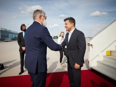 Зеленский прибыл в Германию. В программе визита - встреча с Меркель и Штайнмайером