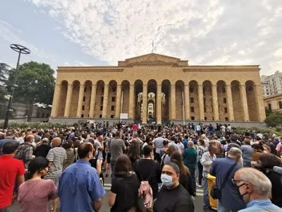 Смерть журналиста в Грузии: сотни людей собрались на акции протеста в центре Тбилиси