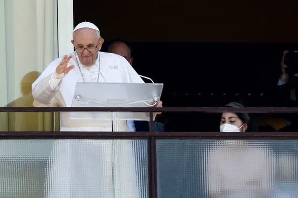 Папа Франциск вперше з'явився на публіці після операції