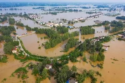 Тысячи людей были эвакуированы из-за наводнения в китайской провинции Сычуань