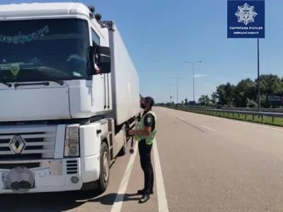 Вантажівкам обмежили в'їзд до Києва через спеку