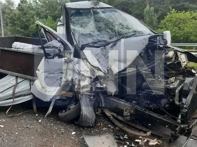 Моторошна ДТП на Богатирській: водій "Газелі" травмував руку, а пасажир автобусу - голову