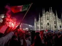 В Милане, во время празднования победы сборной Италии на Евро - пострадали 15 человек, трое в тяжелом состоянии