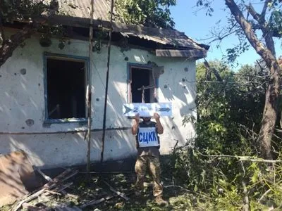 Поселок под Марьинкой накрыли вражеским огнем из артиллерии: часть домов повреждена и без света