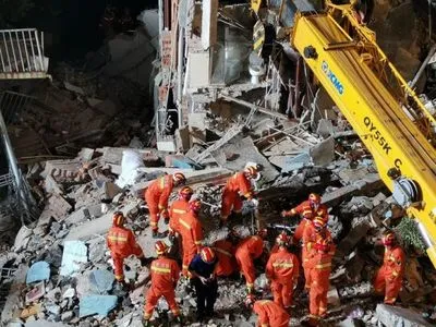 В Китае обрушился отель: погибли 17 человек