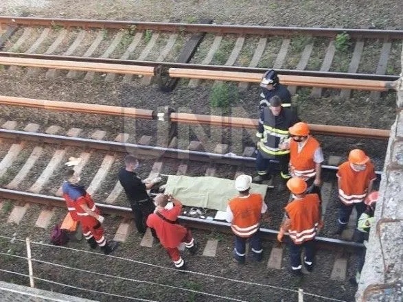 Ймовірно, катався між вагонами: з'явились нові подробиці загибелі чоловіка у столичному метро