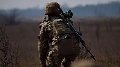 Бойовики на Донбасі тричі обстріляли українські позиції в ООС, двох військових поранено