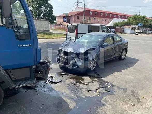 У Києві сталась потрійна ДТП: один з учасників спершу зник з місця аварії, але за пів години повернувся