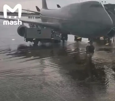 У Росії "поплив" аеропорт Шереметьєво: рейси перенаправляють в інші аеропорти