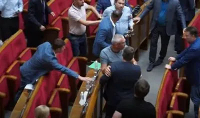 У Раді знову бійка: поштовхалися Івченко зі "слугою народу" Сольським