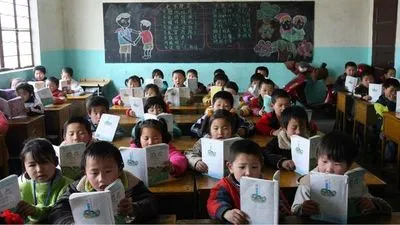 Китайська влада заявила, що нещеплені батьки не зможуть відправляти дітей до школи