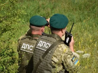 На кордоні з Росією напали на українських прикордонників і відібрали зброю