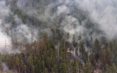 Росія: через лісові пожежі в Якутії призупинили поромне і авіасполучення