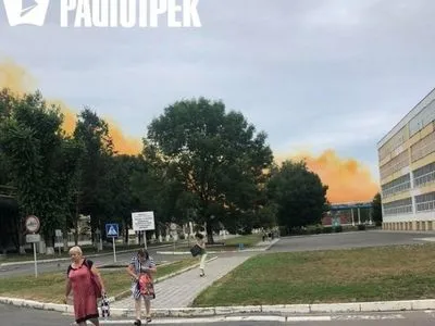 Рыжее облако над "Ровноазот": СМИ сообщают о взрыве, а на предприятии - о разгерметизации трубопровода