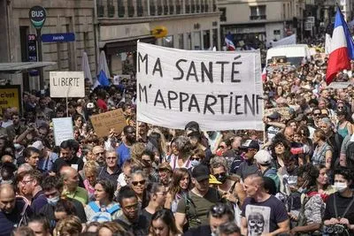 "Руки прочь от моего естественного иммунитета'': во Франции прошли массовые протесты против COVID пропуска Health Pass