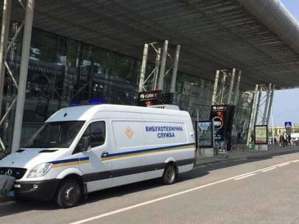 Аэропорт во Львове эвакуировали из-за угрозы взрыва