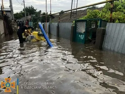 Непогода в Украине: подтопленная Одесса, 100 городов и сел без света и двое погибших