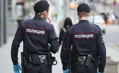 У Росії хлопець з ВІЛ-статусом вкусив поліцейського під час затримання