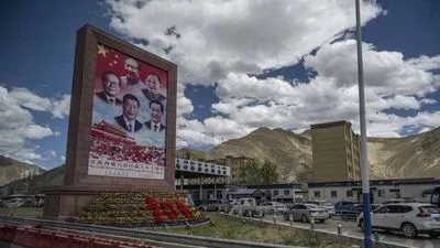 Китайский лидер Си Цзиньпин совершил первый визит в Тибет за последние три десятилетия