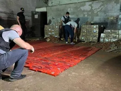 Из Ирана в муляжах кирпича в Украину завезли партию героина на миллиард гривен: организаторов наркотрафика поймали
