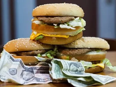 Доллар в Украине за "гамбургерным" курсом должен стоить 11,5 грн