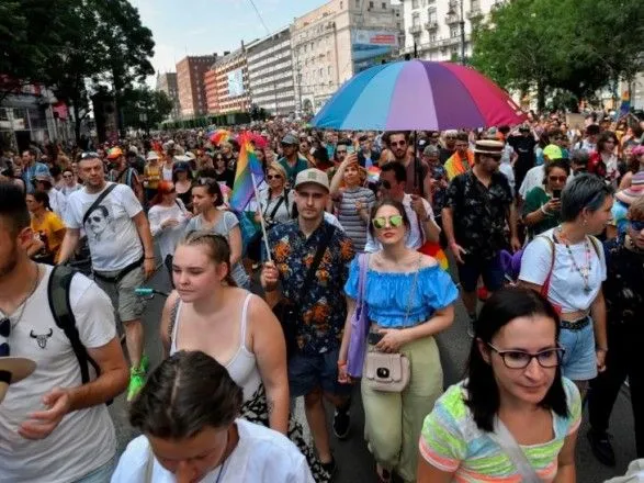 Тисячі людей взяли участь у ЛГБТ-прайді в Будапешті