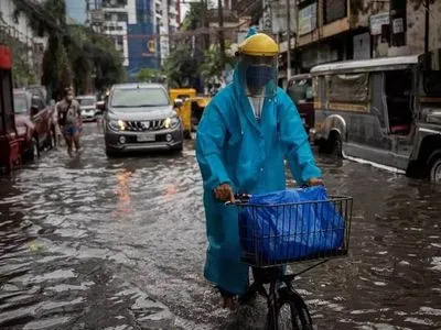 Филиппины эвакуируют тысячи людей из-за муссонных дождей,что затапливают города и провинции
