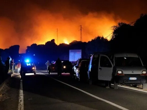 На острове Сардиния вспыхнули пожары: эвакуированы несколько сотен людей