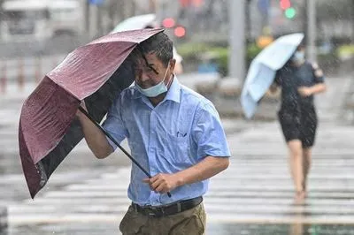 Восточный Китай готовится к тайфуну Ин-фа после наводнения в центре страны