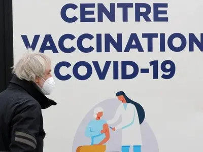 В Дании привитым двумя разными вакцинами от COVID-19 предложат привиться третьей дозой