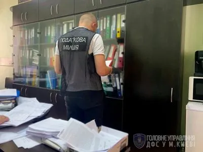 Столичные налоговики и прокуроры выявили масштабный грабеж "Укрзализныци"